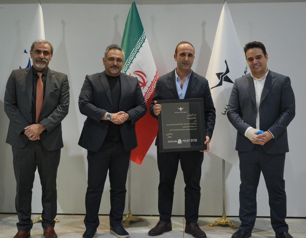 تجلیل از نمایندگان برتر خودروسازی ایلیا 4 photo_5906901812936559039_y
