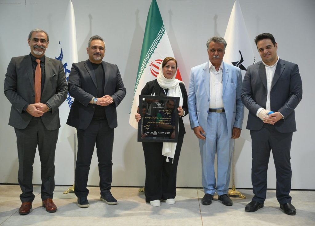 تجلیل از نمایندگان برتر خودروسازی ایلیا 7 photo_5906901812936559042_y