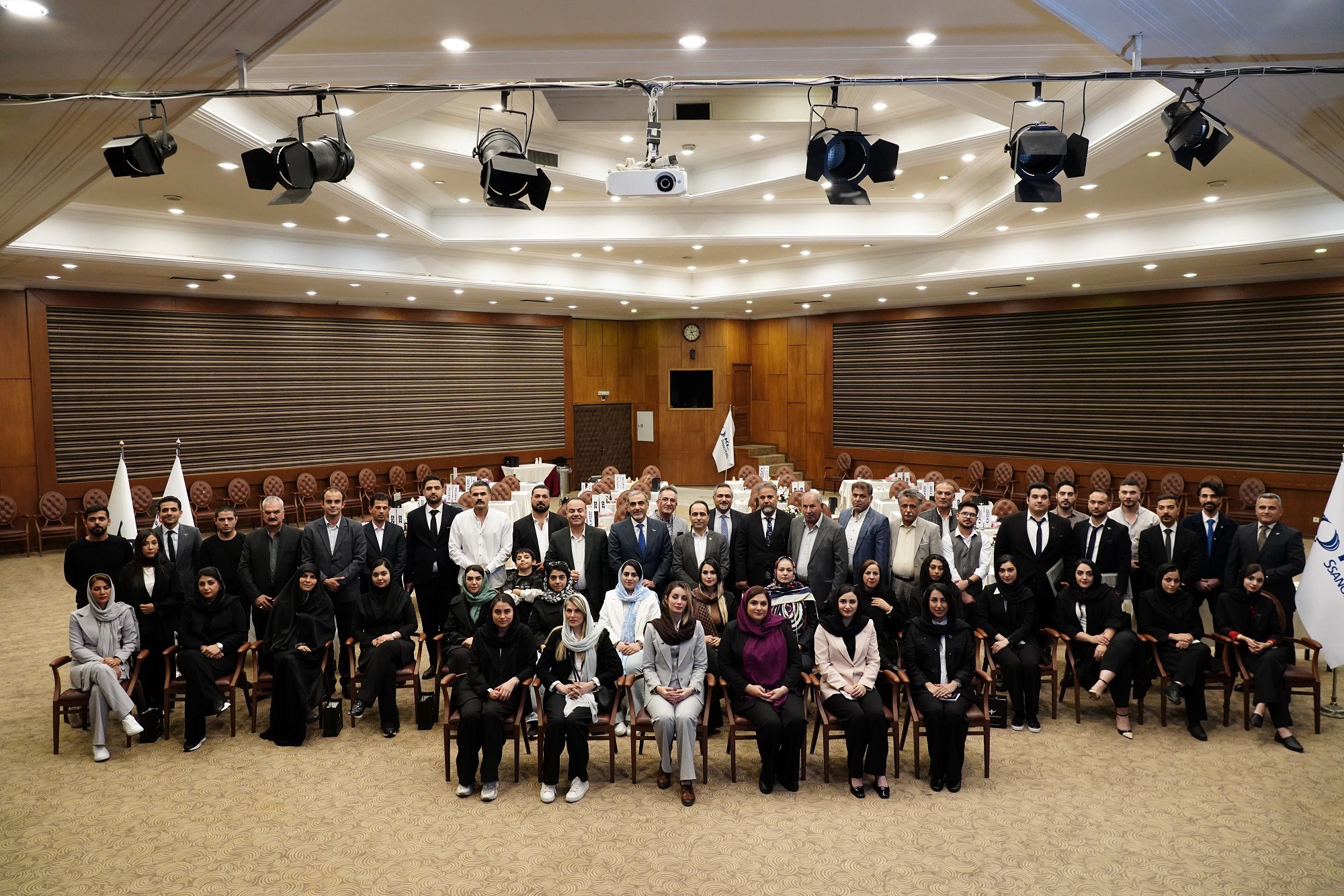 photo_6023764935303088730_w